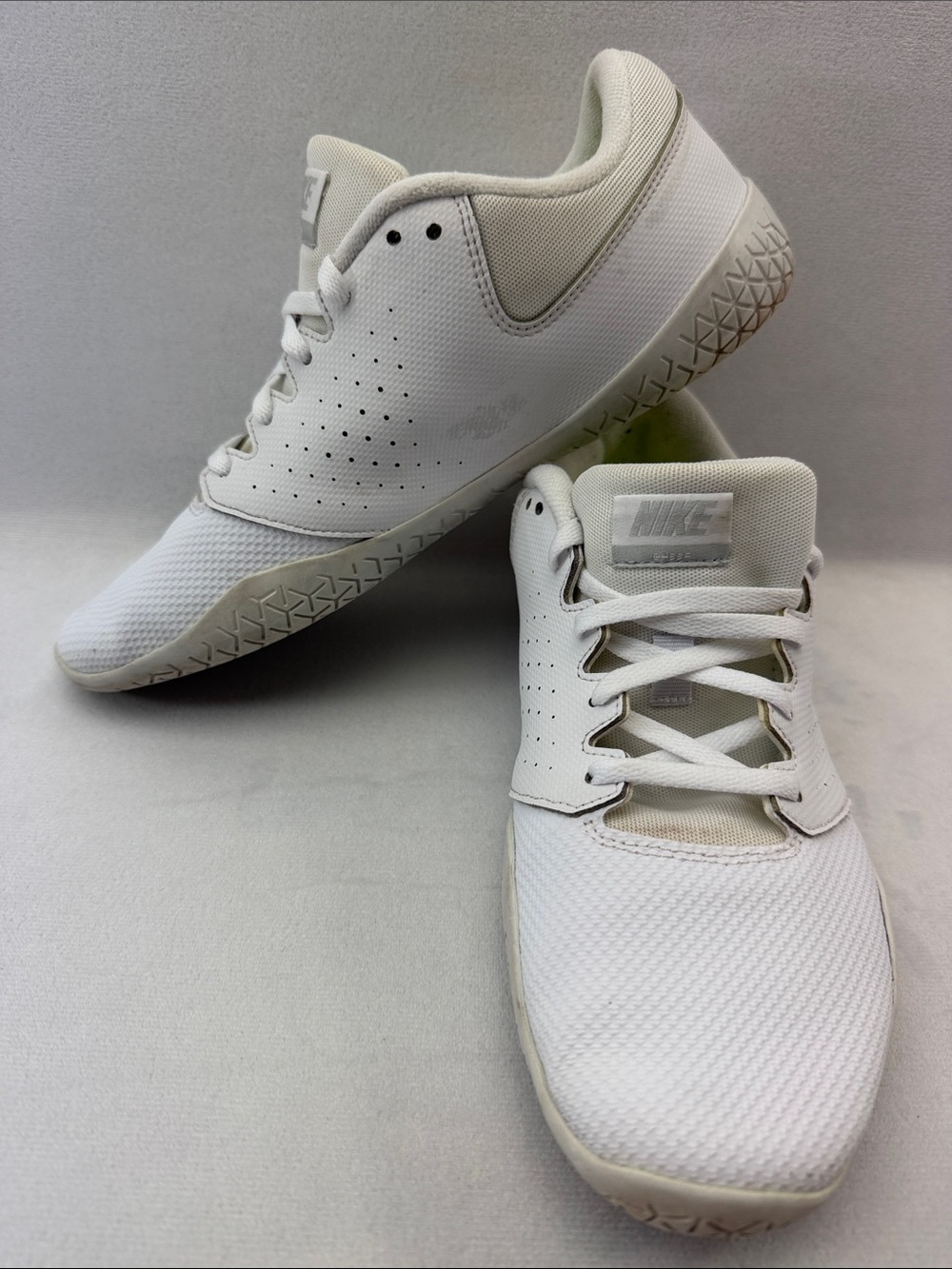 Nike Cheer Sideline IV Woman’s Cheerleading All-White Low-Top Shoe Size 8
